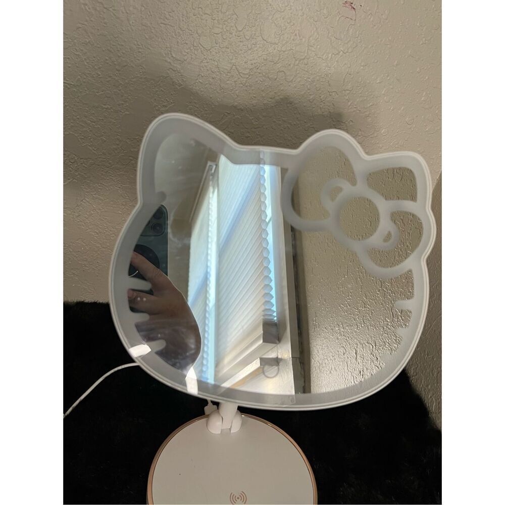 Hello Kitty LED Rechargeable Makeup Mirror - Picture 4 of 7